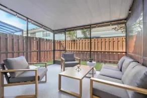 3 min drive to Beach & Mercato | Chic Naples house - Image 3