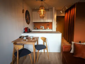 Studio with private cinema & flexible layout - Image 2