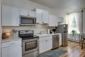 Downtown Apt - Steps from sushi and pizza! - Image 3