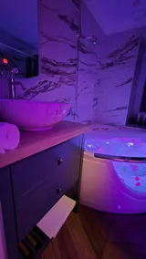 Love Room Loft - Lady Violet Bridgetown Spa Balnéo - Image 3