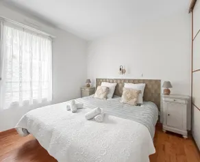 Terrace, Private Parking, Lake & Mountain View - Image 4