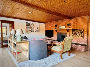 Ozran Cottage - a mid-century Lakefront getaway - Image 3