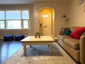 Entire house for big group-4 bedrooms -minutes from Hartford - Image 2