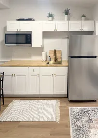 Private Studio| Workspace | Onsite washer dryer - Image 2