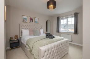 Stylish 5-Bed Townhouse In Wakefield - Image 5