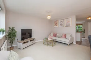 Stylish 5-Bed Townhouse In Wakefield - Image 3