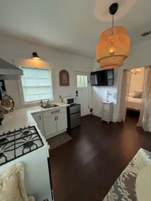 Twig Cottage-Cozy Garden Studio Suite - Image 4