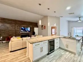 Modern 4BR2BA with pool in gated community - Image 5