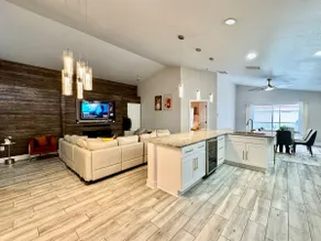 Modern 4BR2BA with pool in gated community - Image 2