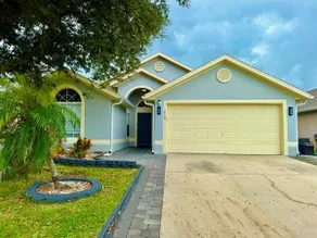 Modern 4BR2BA with pool in gated community - Image 3