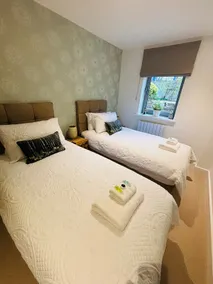 2 Bedroom City Centre garden flat with 1 Secure Parking space - Image 5
