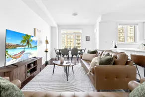 Exquisite Stoney Creek 3BR Home_QEW + Arenas - Image 3