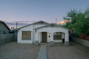 Cozy Home Close to Concerts, Bars, Airport + More! - Image 5