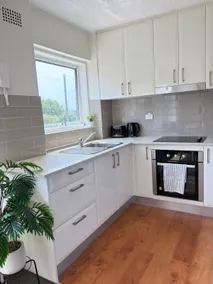 Coogee Beach Lifestyle: Prime Location + Parking - Image 4
