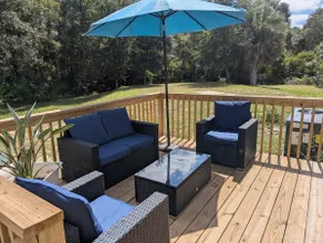 Spacious cozy home with tiki bar and bonfire area - Image 3