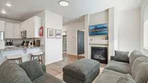 Cozy Swiss Condo -King Bed, Sleeps 6, Free Blanket - Image 2