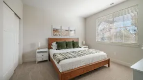 Cozy Swiss Condo -King Bed, Sleeps 6, Free Blanket - Image 5