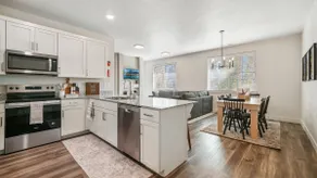 Cozy Swiss Condo -King Bed, Sleeps 6, Free Blanket - Image 3