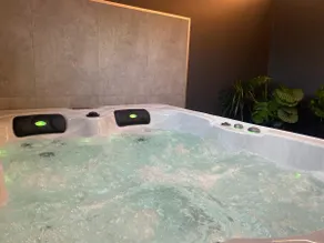 Napoléon | Hot Tub, Sauna & Getaway for Two - Image 3
