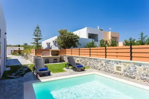 Villa Ioanna, Close to Sandy Beach & Amenities - Image 4