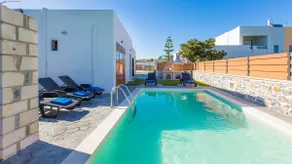 Villa Ioanna, Close to Sandy Beach & Amenities - Image 2