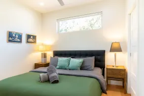Best Walkable East Side DT • Modern 5BR Home Stay! - Image 4