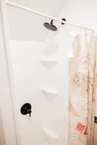 Joynest Loft - Private Entry & Bath - Image 2