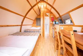 Cosy, Pet Friendly Pod with lake view 4 - Image 3