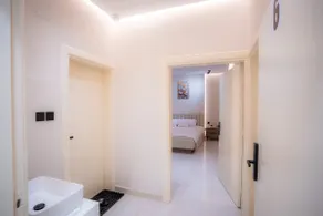 6: Quiet studio, room and bathroom - Image 3