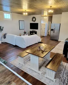 The Historic Haven- Cozy retreat near the Overlook - Image 5