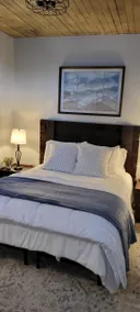 The Historic Haven- Cozy retreat near the Overlook - Image 3