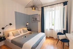 Perugia urban retreat and Light Sauna on king bed - Image 3