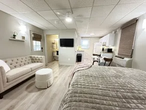 Cozy Studio Retreat W/ Pool Near Charlotte Airport - Image 2