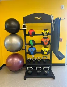 Stylish 1st Floor Retreat | Pool Gym EV Fast Wi-Fi - Image 4