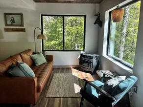 Come stay in a magical cabin with a bedroom in the trees - Image 2