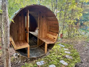 Come stay in a magical cabin with a bedroom in the trees - Image 5