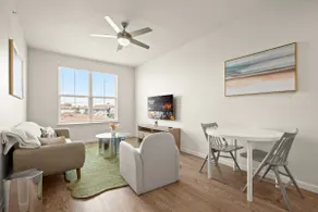 Cozy Corner ~ Pool ~ Gym ~ Wi-Fi ~ Free Parking - Image 2