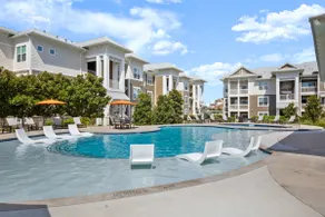 Cozy Corner ~ Pool ~ Gym ~ Wi-Fi ~ Free Parking - Image 3