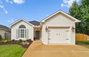 Sweet Olive | Stylish 3BR Near UA • Fire Pit - Image 2