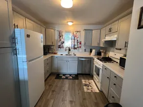 Nice, Clean, Comfortable 2 Bedroom Apartment - Image 4
