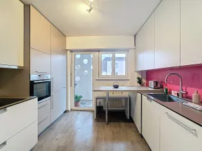 Modern accommodation for up to 6 people with parking - Image 5