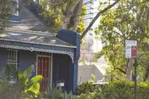 Stylish 3BR Zetland House w/ 4 Beds + Backyard - Image 5