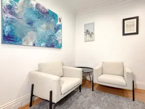 Stylish 3BR Zetland House w/ 4 Beds + Backyard - Image 2