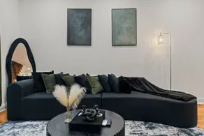Modern 3BR Home Patio Near Center City Free Parkin - Image 3
