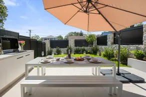 Stylish Coastal Retreat Near Cronulla Beach - Image 3