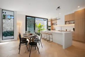 Stylish Coastal Retreat Near Cronulla Beach - Image 2