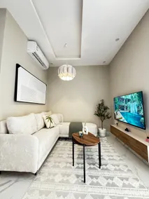 Boulevard View Luxury Apartment - Image 2