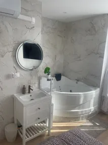 Apartment Jacuzzi (Bein sports/Netflix) - Image 4