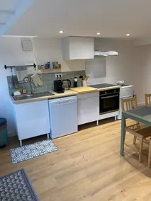 Cozy house with linens provided - Image 4