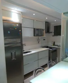 2-Bedroom Apartment, 1 Suite, 2 Garages, Near Airport - Image 4